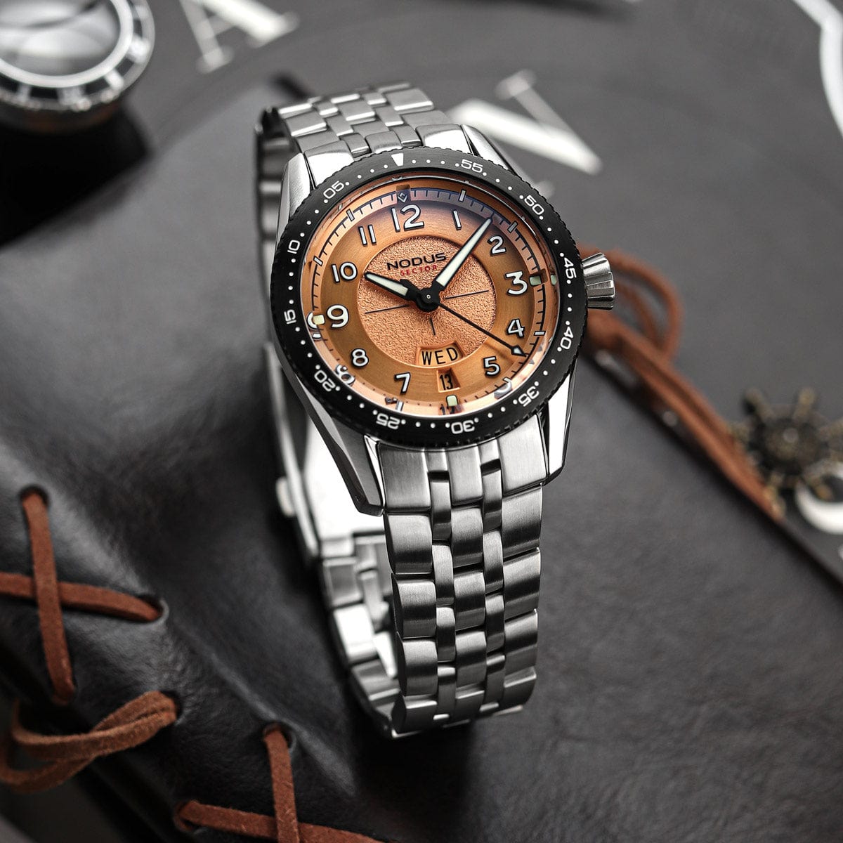 Nodus Sector Pilot Automatic Watch - Flyer Salmon - Stainless Steel Bezel